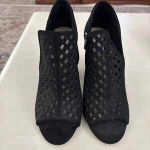 Vince Camutp Black Perforated Peep-Toe Heels. Size 8.5 M